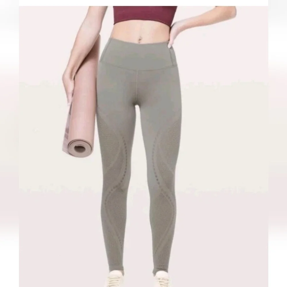 Lululemon Womens Reveal Tight 28